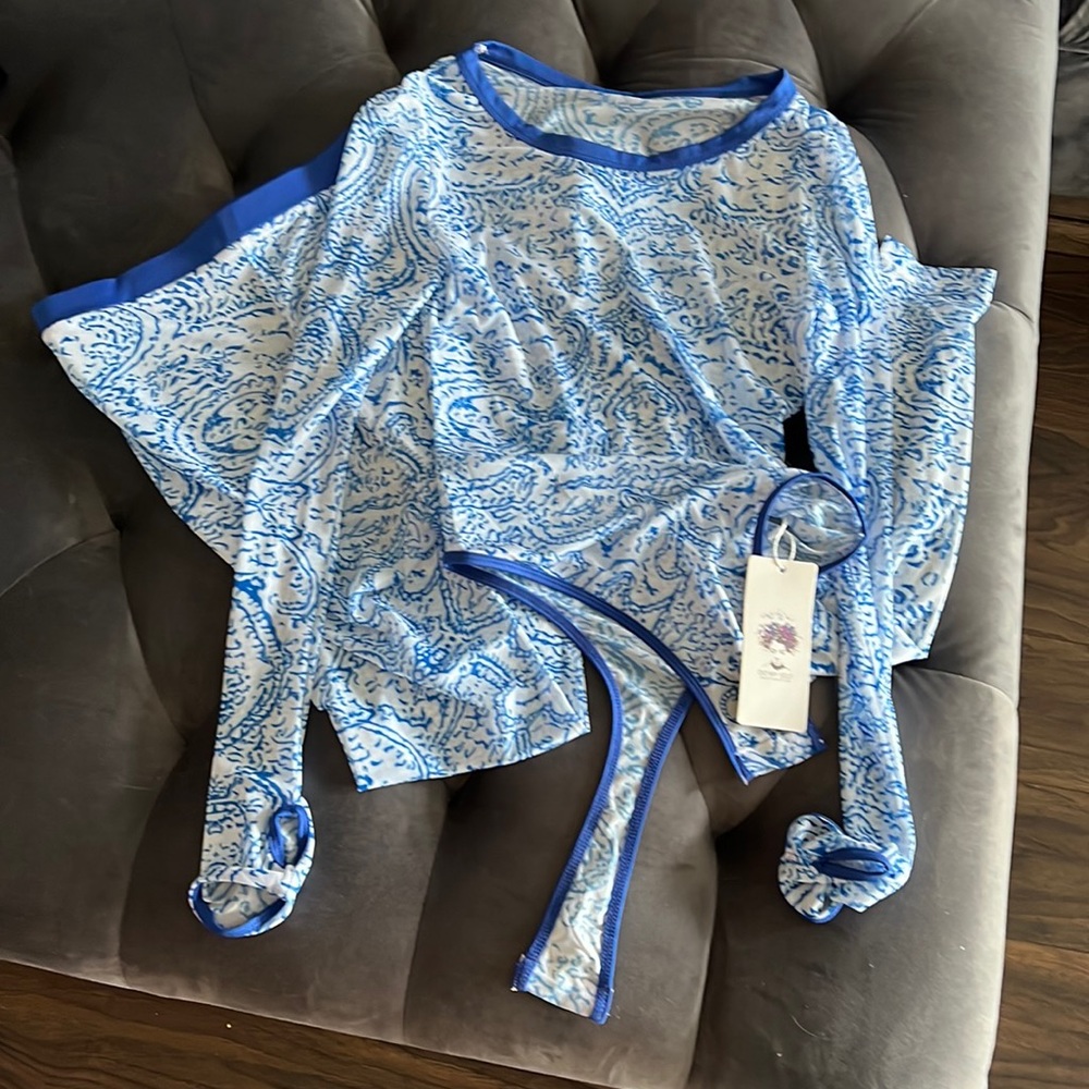 Blue and white mesh set